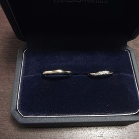 【銀座ダイヤモンドシライシの口コミ】 デザインが2人の理想であったことと、加工の仕方にこだわっているところ。…