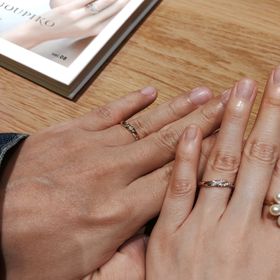 【BIJOUPIKO(ビジュピコ)の口コミ】 色、デザイン、ダイアモンドのあり、無しと、2人がいいと思えるものがなか…