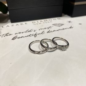 【ラザール ダイヤモンド(LAZARE DIAMOND)の口コミ】 ダイヤが1石以上付いている、婚約指輪と重ね付けして似合う、シンプル過ぎ…