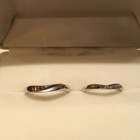 【KIRIYA BRIDAL(宝石の桐屋)】の口コミ 和のデザインが気に入り、こちらにしました。
女性用はVタイプで、着物の...