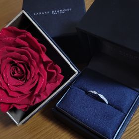 【ラザール ダイヤモンド(LAZARE DIAMOND)の口コミ】 指輪の決め手はデザインです。
他ブランドの指輪を数店舗見て回りましたが…