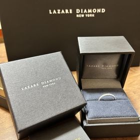 【ラザール ダイヤモンド(LAZARE DIAMOND)の口コミ】 婚約指輪といえば、ダイヤが一粒ついている立体的な指輪ですが、普段使い…