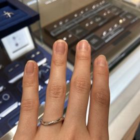 【TOMOE(トモエ)の口コミ】 シンプル且つ指を綺麗に長く見せてくれるS字ウェーブの指輪です。
ピンク…