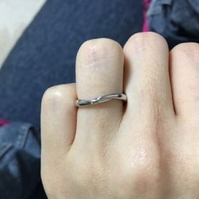 【COLANY(コラニー)の口コミ】 細めでシンプルなのに、とてもオシャレだったので決めました！
ダイヤを入…