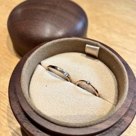 【COLANY(コラニー)の口コミ】 結婚10年目の記念のペアリングのため、エレガントなデザインで、ピンクゴ…