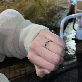 【アイプリモ(I-PRIMO)の口コミ】 シンプルだけど綺麗に見えて、ダイヤモンドの品質が良いものを選びました…