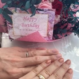 【FISCHER(フィッシャー)の口コミ】 婚約指輪をInstagramで見ていたものに即決で決めてしまって、結婚指輪と重…