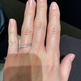 【銀座ダイヤモンドシライシの口コミ】 水掻きの傾斜がきつい人は、ストレートよりウェーブのデザインの方が指が…