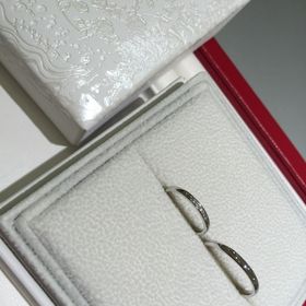 【AFFLUX(アフラックス)の口コミ】 シンプルで細めの指輪を探していました。ブランドにこだわりはありません…