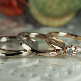 【Antille(アンティール)の口コミ】 はじめに婚約指輪を彼にもらい、とても素敵な指輪だったので、結婚指輪も…