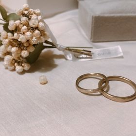 【mina.jewelry(ミナジュエリー)の口コミ】 いろんな色や仕上げ、形を選べて、自分たちらしいオリジナリティのある指…