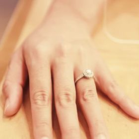 【ヴァン クリーフ＆アーペル(Van Cleef & Arpels)の口コミ】 「イコーヌ」のデザインがとにかく可愛く、ひと目見て気に入ったからです…