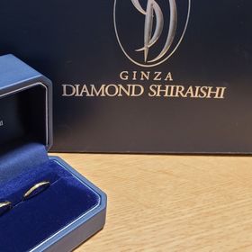 【銀座ダイヤモンドシライシの口コミ】 ・ダイヤのついたもの、シルバー、ゴールドと幅広く試着させていただきま…