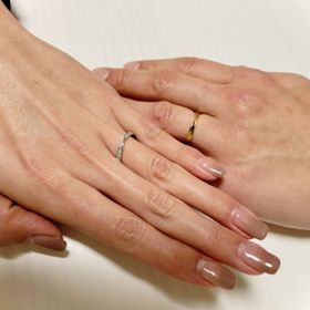 【宝寿堂(ほうじゅどう)の口コミ】 指がスッキリと長く見える、トップがクロスの華奢なデザインで、彼と私の…