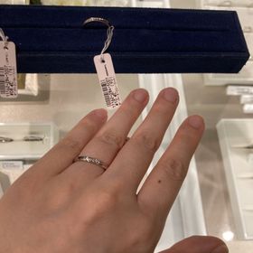 【4℃ BRIDAL(ヨンドシーブライダル)の口コミ】 他のブランドより石付きでも安い印象。しかしプラチナの輝きもしっかりし…