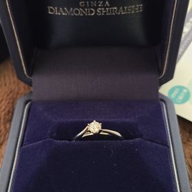 【銀座ダイヤモンドシライシの口コミ】 ダイヤモンドの品質と0.2カラット以上は必要だとおもいました。リングのデ…