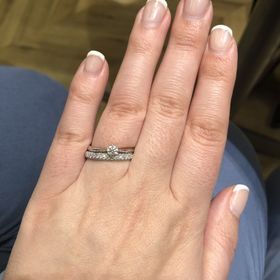 【ラザール ダイヤモンド(LAZARE DIAMOND)の口コミ】 写真では綺麗に見えても付けた時、付けている感があるかどうかが大事だと…