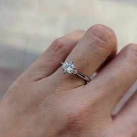 【ケイウノ ブライダル(K.UNO BRIDAL)の口コミ】 ・デザインが気に入ったかどうか
・華やかさ
・検討している結婚指輪との…