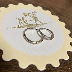 【ケイウノ ブライダル(K.UNO BRIDAL)の口コミ】 既製品を購入する予定でしたが、その場でオリジナルデザインを描いてくだ…