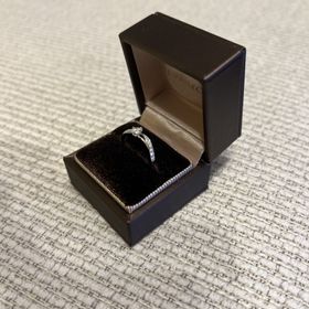 【アイプリモ(I-PRIMO)の口コミ】 お店のリングのデザインとダイヤモンドへのこだわりで決めました。
また、…