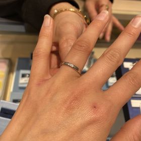 【ミルフローラ(Milluflora)の口コミ】 シンプルなデザインだけど、ダイヤがきらっと輝きおしゃれなデザインだと…