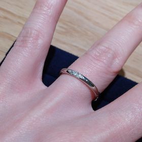 【BIJOUPIKO(ビジュピコ)の口コミ】 デザインはシンプルなストレートラインで控え目ですがダイヤモンドがキラ…