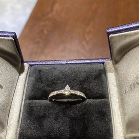 【ショーメ(CHAUMET)の口コミ】 デザインに一目惚れしました。
光の反射加減でとても綺麗に見えて、雫のダ…