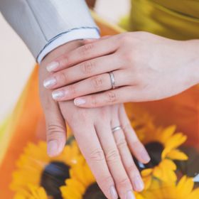 【ROYAL ASSCHER(ロイヤル・アッシャー)の口コミ】 形はウェーブで探していました。こだわりのブランドなどはなかったため、…