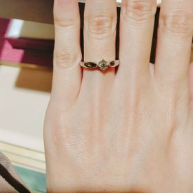 【ブルガリ(BVLGARI)の口コミ】 ブルガリの婚約指輪は個性的なイメージがありましたが、シンプルなものも…