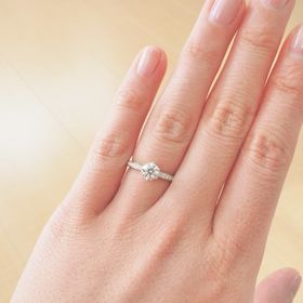 【アイプリモ(I-PRIMO)の口コミ】 好きな物を選んで欲しいと言ってくれたので、ダイヤの大きさは彼に任せ、…