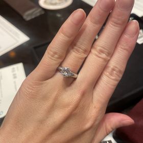 【ケイウノ ブライダル(K.UNO BRIDAL)の口コミ】 丁寧な接待で、色々説明してくれたからです。4つで支えるよりダイヤが大き…