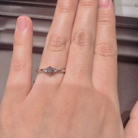 【ラザール ダイヤモンド(LAZARE DIAMOND)の口コミ】 ストレートラインのリングを希望していましたが実際に試着するとウェーブ…
