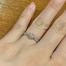 【宝寿堂(ほうじゅどう)の口コミ】 ダイヤの種類が豊富で色々拝見させていただきました。
私の中である程度デ…