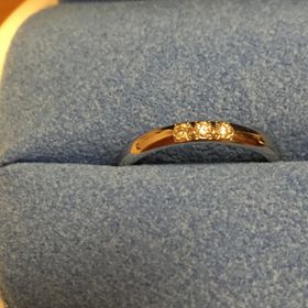 【銀座ダイヤモンドシライシの口コミ】 リングの太さ、ダイヤモンドの数、すり加工などアレンジが可能なところが…