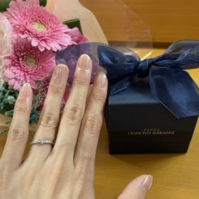 【銀座ダイヤモンドシライシの口コミ】 メインのダイヤだけでなく、その横にもダイヤがあるデザインを探して、い…