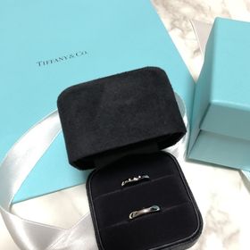 【ティファニー(Tiffany & Co.)の口コミ】 結婚指輪は、カーブでV字になってるものがいいなと思っていたのですぐに目…