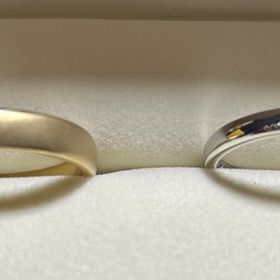 【ケイウノ ブライダル(K.UNO BRIDAL)の口コミ】 婚約指輪と重ね付けしたときの感じや、結婚指輪単体でつけたときの感じで…