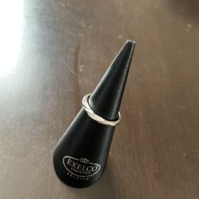 【エクセルコダイヤモンド(EXELCO DIAMOND)の口コミ】 デザインがよく、価格帯も予算通りだったので決めました。デザインはシン…