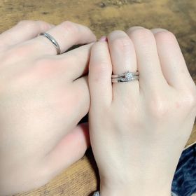 【ラザール ダイヤモンド(LAZARE DIAMOND)の口コミ】 とても綺麗でシンプルな形ですごく惹かれました。ダイヤモンドがとてもき…