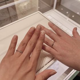 【シャネル(CHANEL)の口コミ】 カメリアは他にはないデザインで、可愛らしいです。
横からみると花びら部…