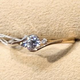 【SANJI(サンジ)】の口コミ センターダイヤモンドの出っ張りを極力なくしてあるので引っかかりにくく、...