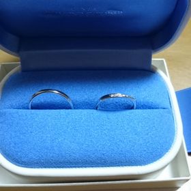 【銀座ダイヤモンドシライシの口コミ】 彼女の指の節が大きく、結婚する前に着けていた指輪はあまりしっくりくる…