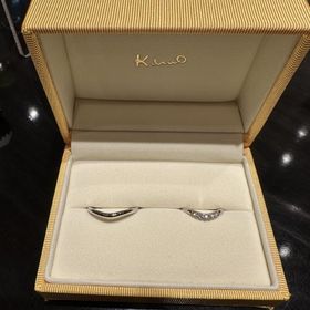 【ケイウノ ブライダル(K.UNO BRIDAL)の口コミ】 ハピネスクラウンⅲの婚約指輪に一目惚れをして、以前購入しました。結婚指…