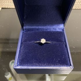 【銀座ダイヤモンドシライシの口コミ】 プロポーズ後に、もう一度指輪を選びに来れると言う点で魅力を感じ購入し…