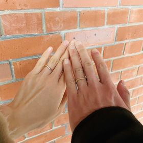 【いい夫婦Premier(プレミア)の口コミ】 シンプルだけど、個性的なデザインで2人とも一目惚れで購入しました。
似…