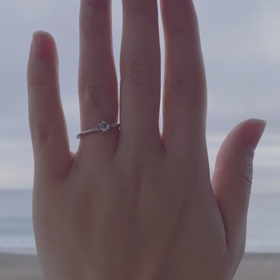 【アイプリモ(I-PRIMO)の口コミ】 指輪のデザインに関しては、光を取り込み輝かせるような素敵なデザインに…