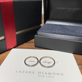 【ラザール ダイヤモンド(LAZARE DIAMOND)の口コミ】 デザインと価格です。
婚約指輪もここで購入していて一緒に合わせてはめた…