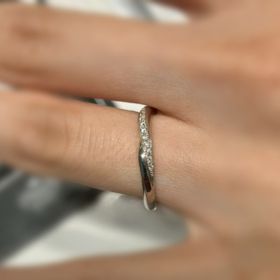 【エクセルコダイヤモンド(EXELCO DIAMOND)の口コミ】 ブランド、デザインのわりに、かなり安く購入できるところがポイントだと…