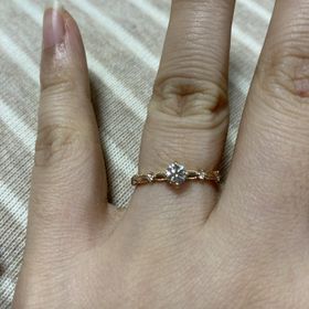 【LUCIE(ルシエ)】の口コミ アンティークっぽい雰囲気の物が好きで、ネットを見ながら王道の立て爪のシ...