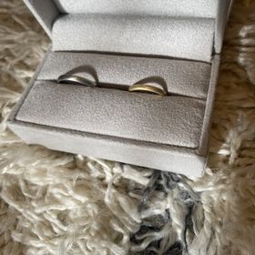 【mina.jewelry(ミナジュエリー)の口コミ】 シンプルなデザインですが、ニコちゃんの刻印が入れれるなど自由度が高く…